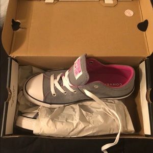 BRAND NEW converse shoes